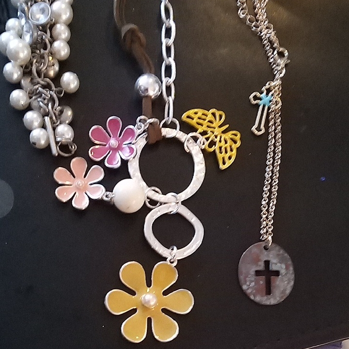 2 Yellow & Pink Floral Pendant Necklace 1 Pearl Bracelt